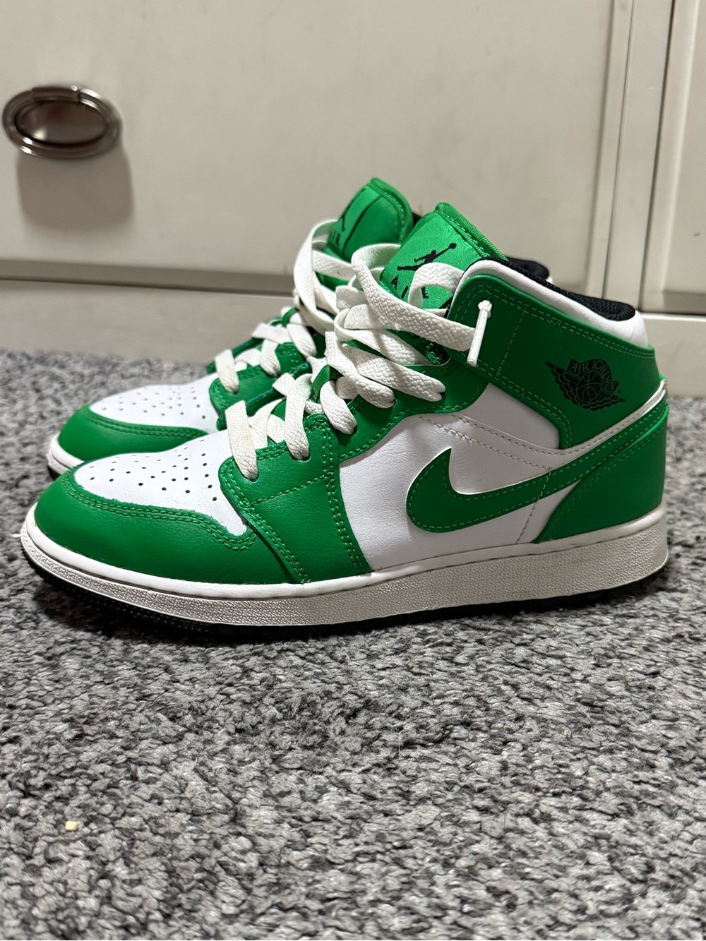 Jordan 1 mid
